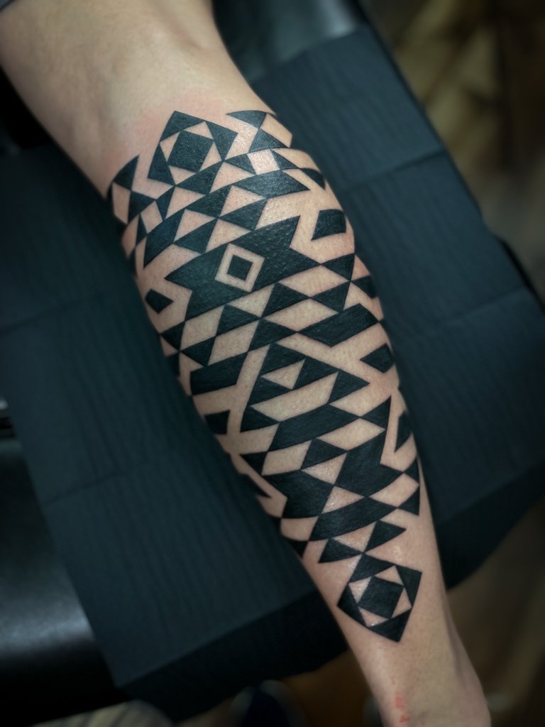 Neotribal blackwork leg tattoo