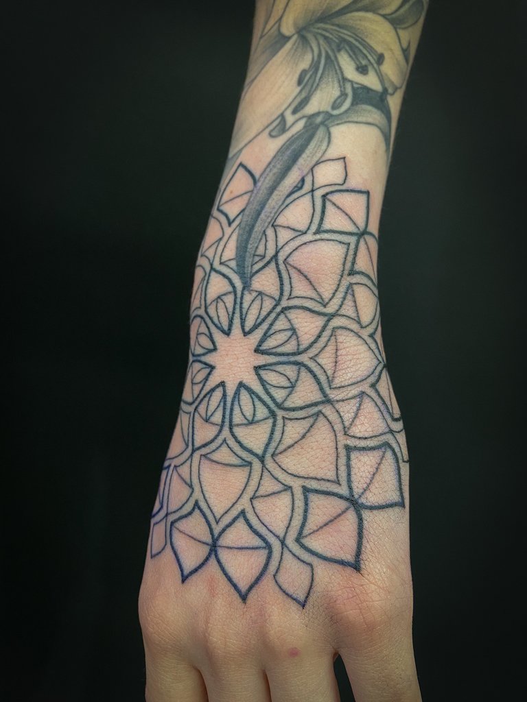 Blackwork Mandala Lineart Hand Tattoo 2