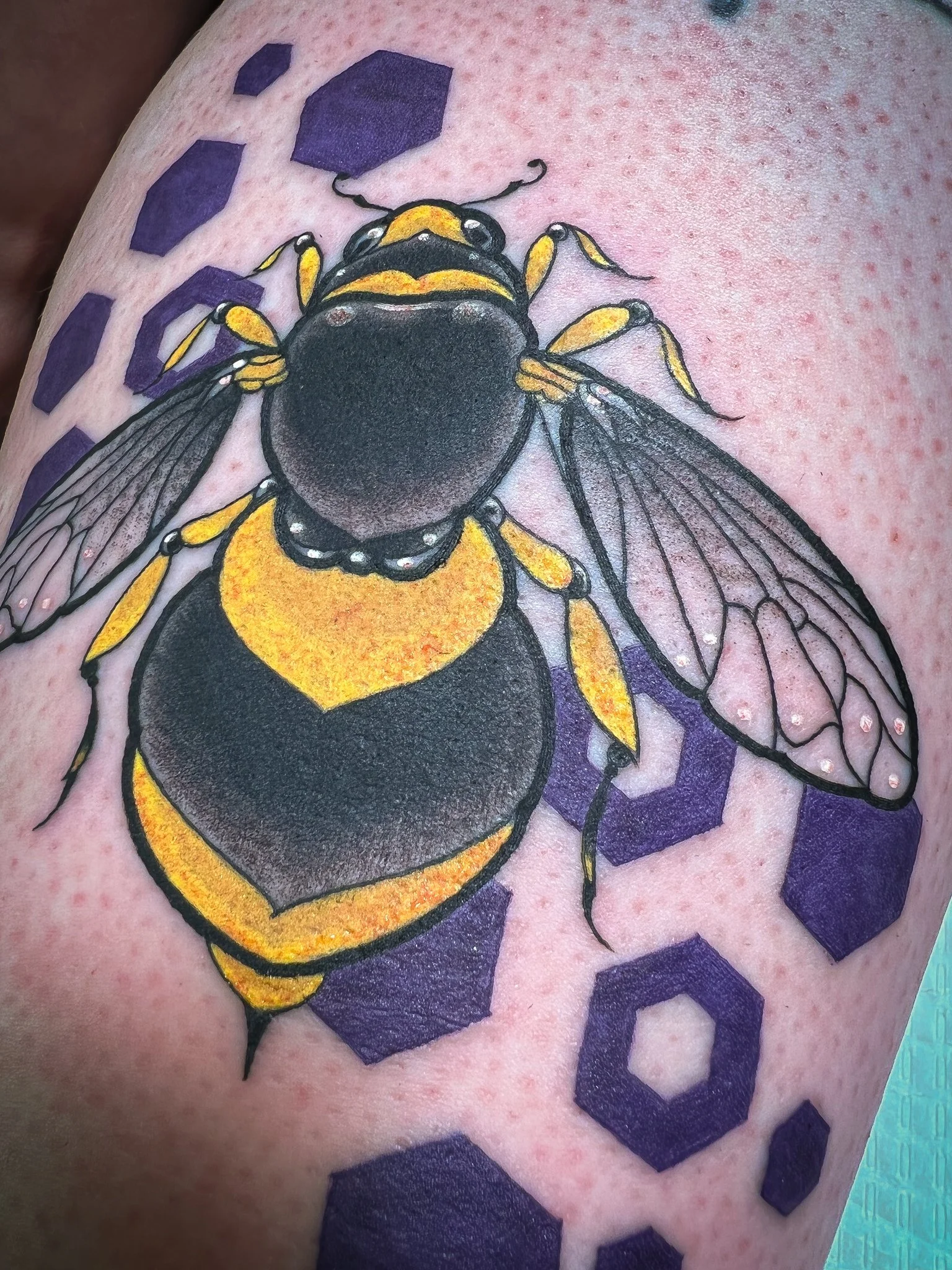 Neotraditional Bee Tattoo-2.jpg