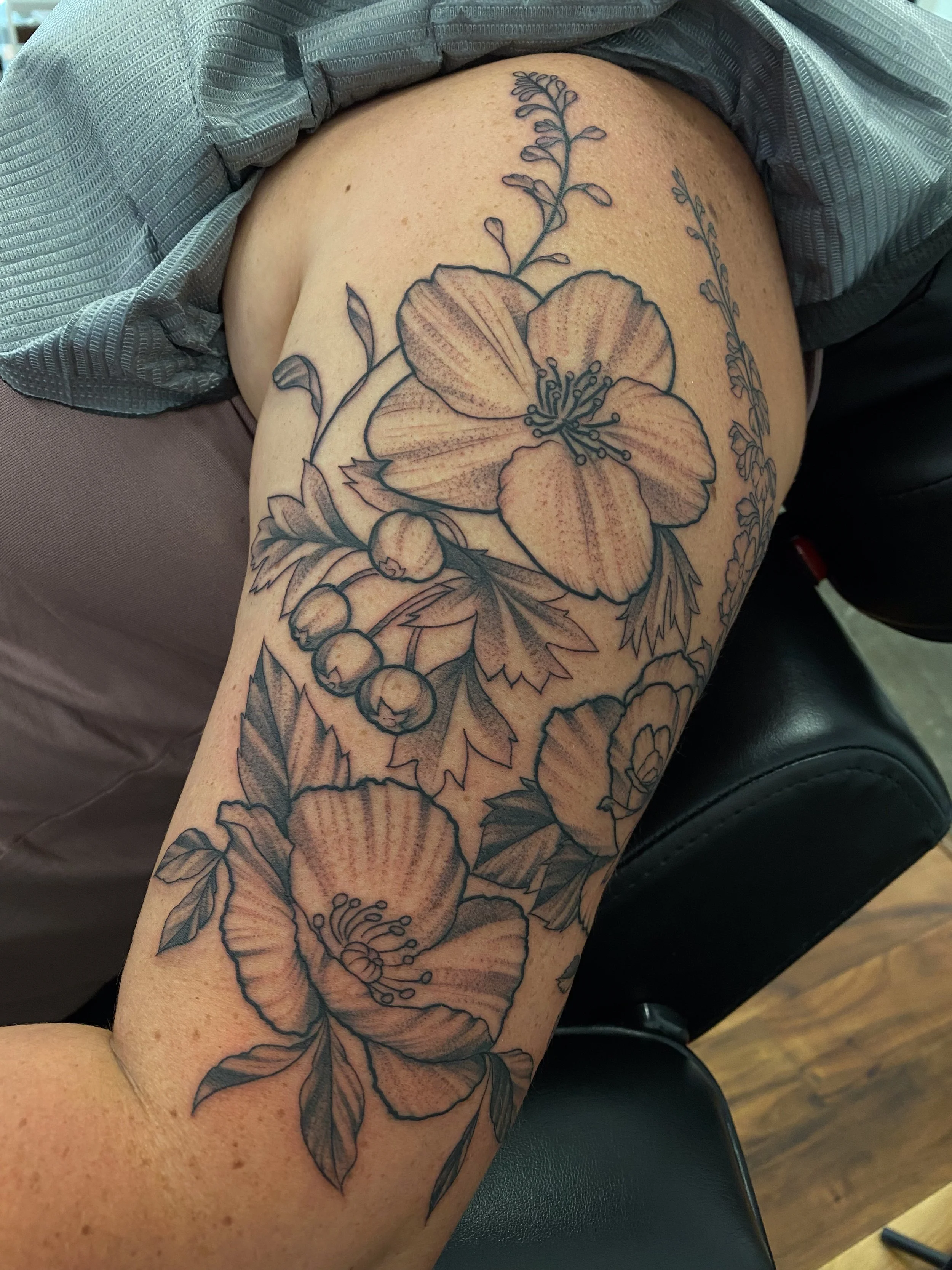 Blackwork Fineline Flower tattoo of Roses and leaves