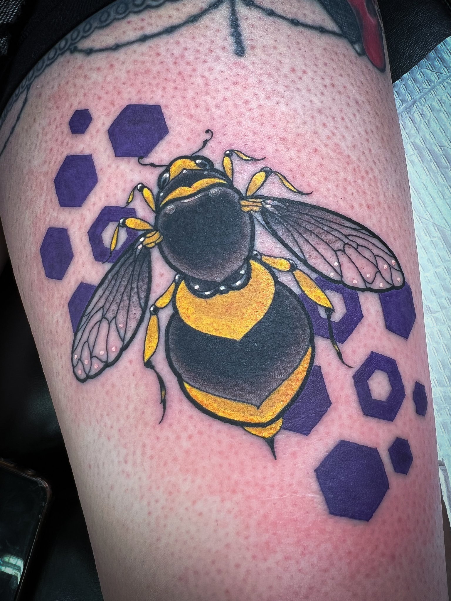 Neotraditional Bee Tattoo-1.jpg
