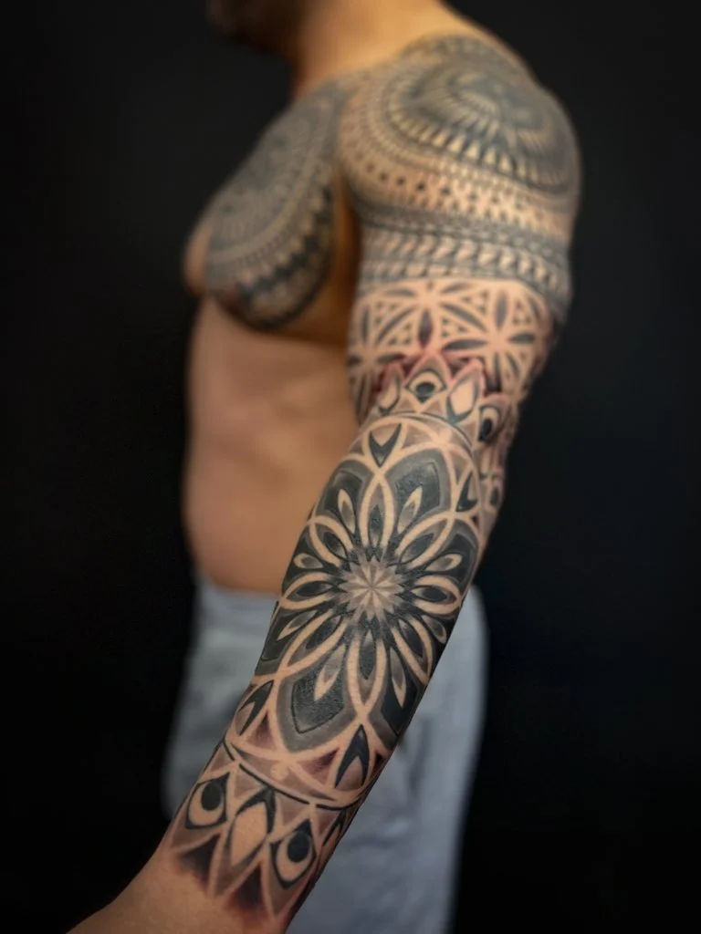 Black and Grey Geometric Mandla Sleeve-1.jpg