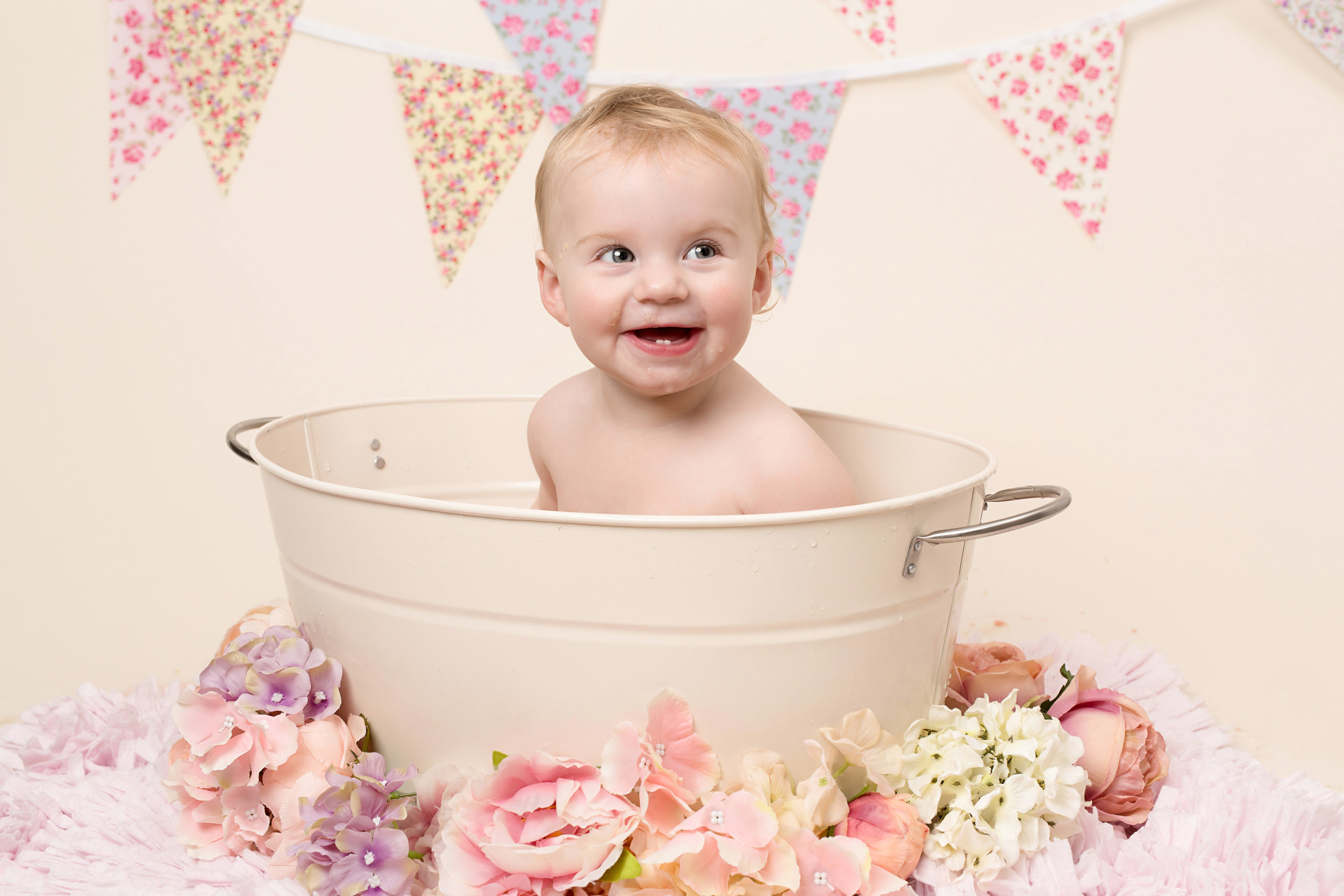 Cake smash photography, Somerset Devon.jpg