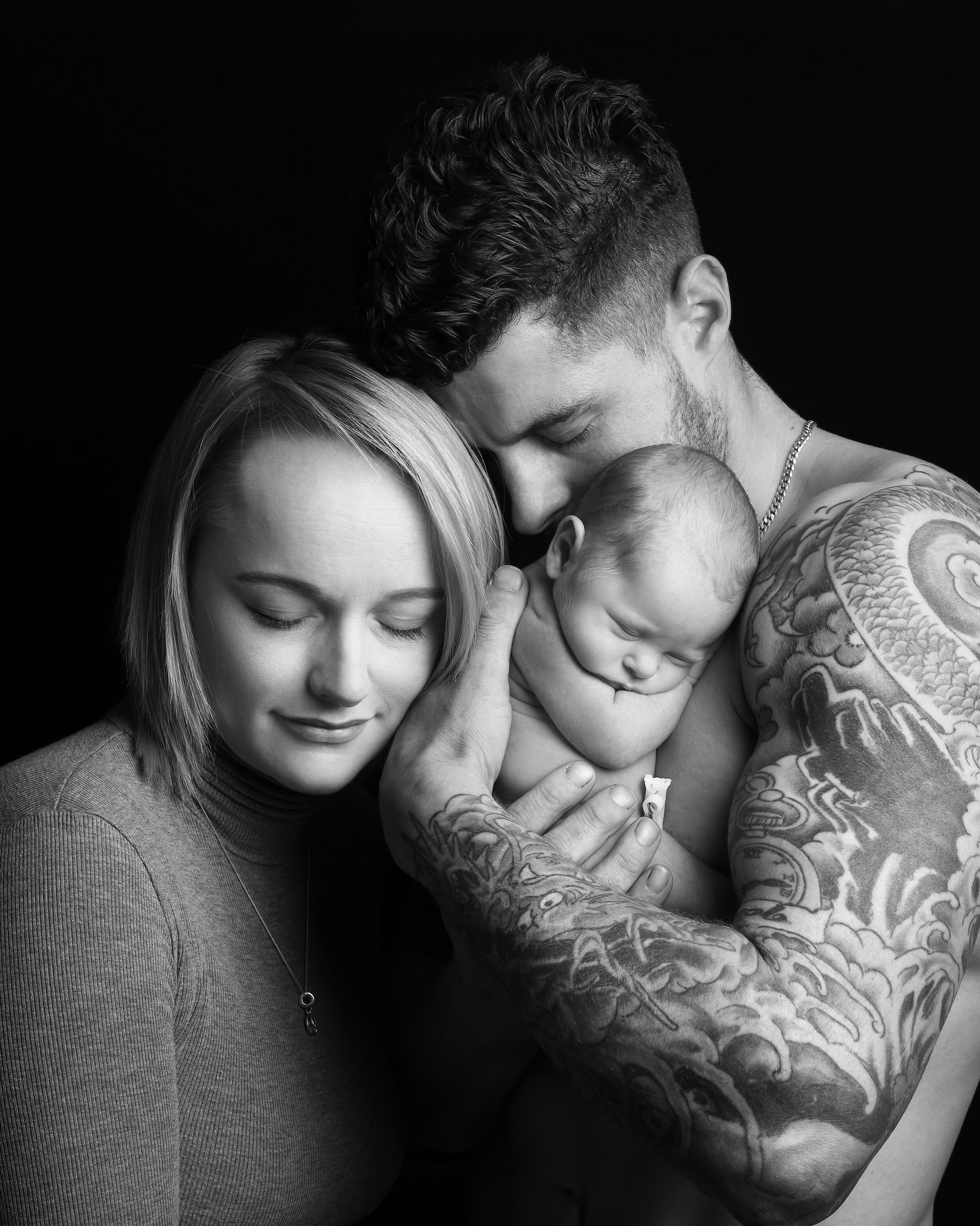 Karen Kimmins Newborn photographer, black and white. tattooed dad.jpg