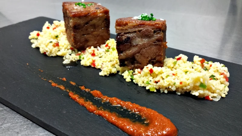 Taboule de cordero con curry rojo 
