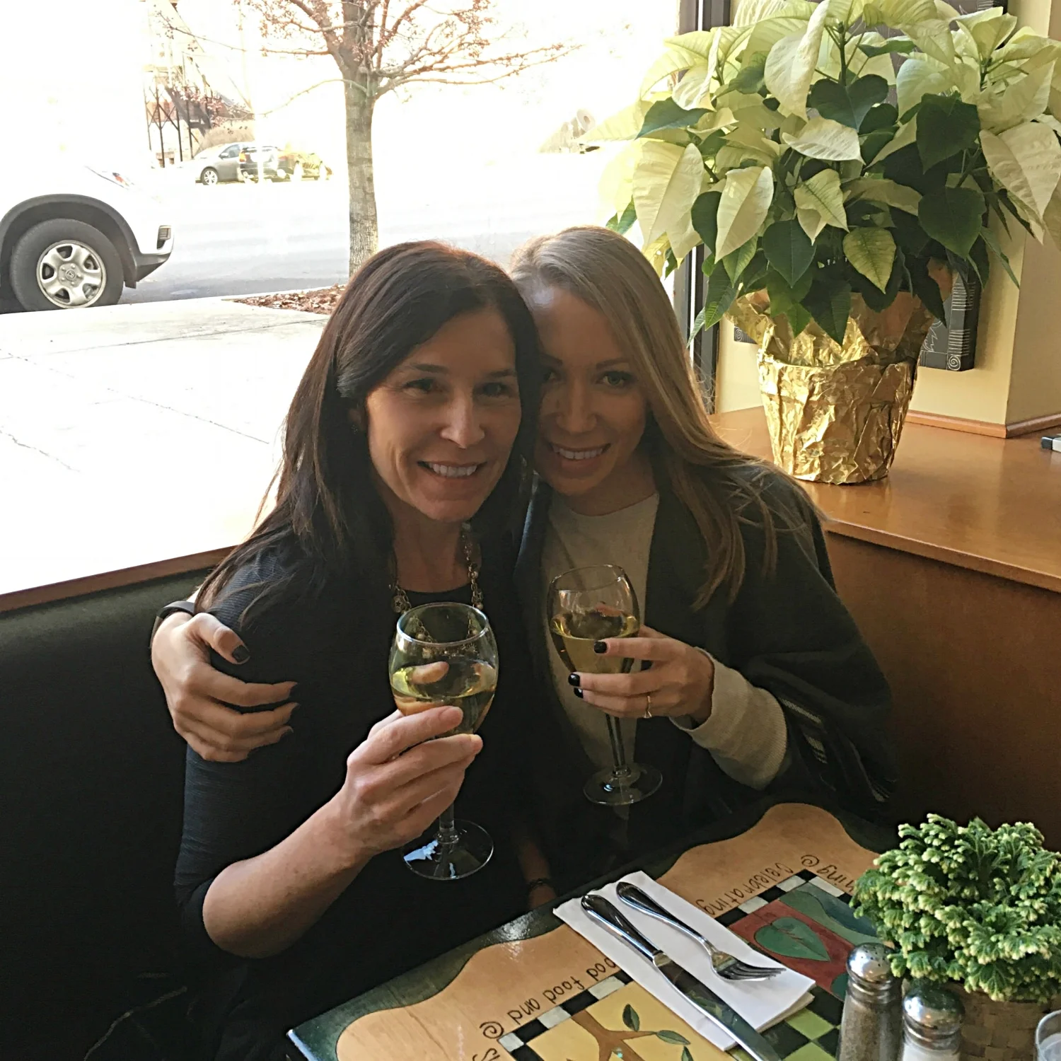 After our first appointment at Something Bleu, Brielle and I enjoyed a late lunch and a little wine at Scallions . We share the Scallions Flatbread and the Turkey and Brie. It was so good, we returned for brunch with Denise the next day.
