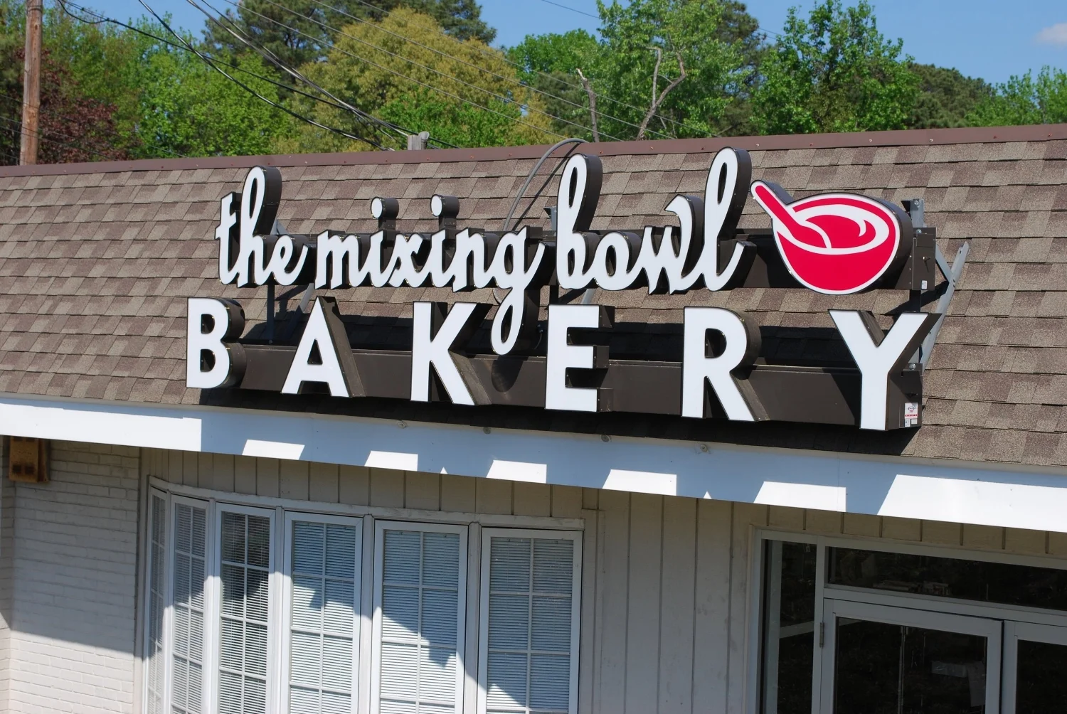 We called ahead and asked if it would be alright for us to stop by for a visit during our Richmond weekend. The owner, Tracy Stevens, was welcoming and gave us access to take any pics we wanted to take. The pics were zero calories...the box of delectable baked goods we walked out with were not.
