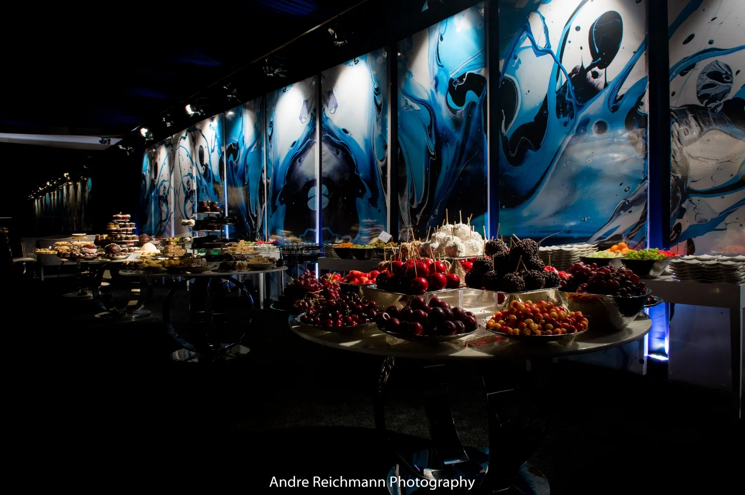 Take away Bombshell's backdrop and you have a beautiful, but average buffet.