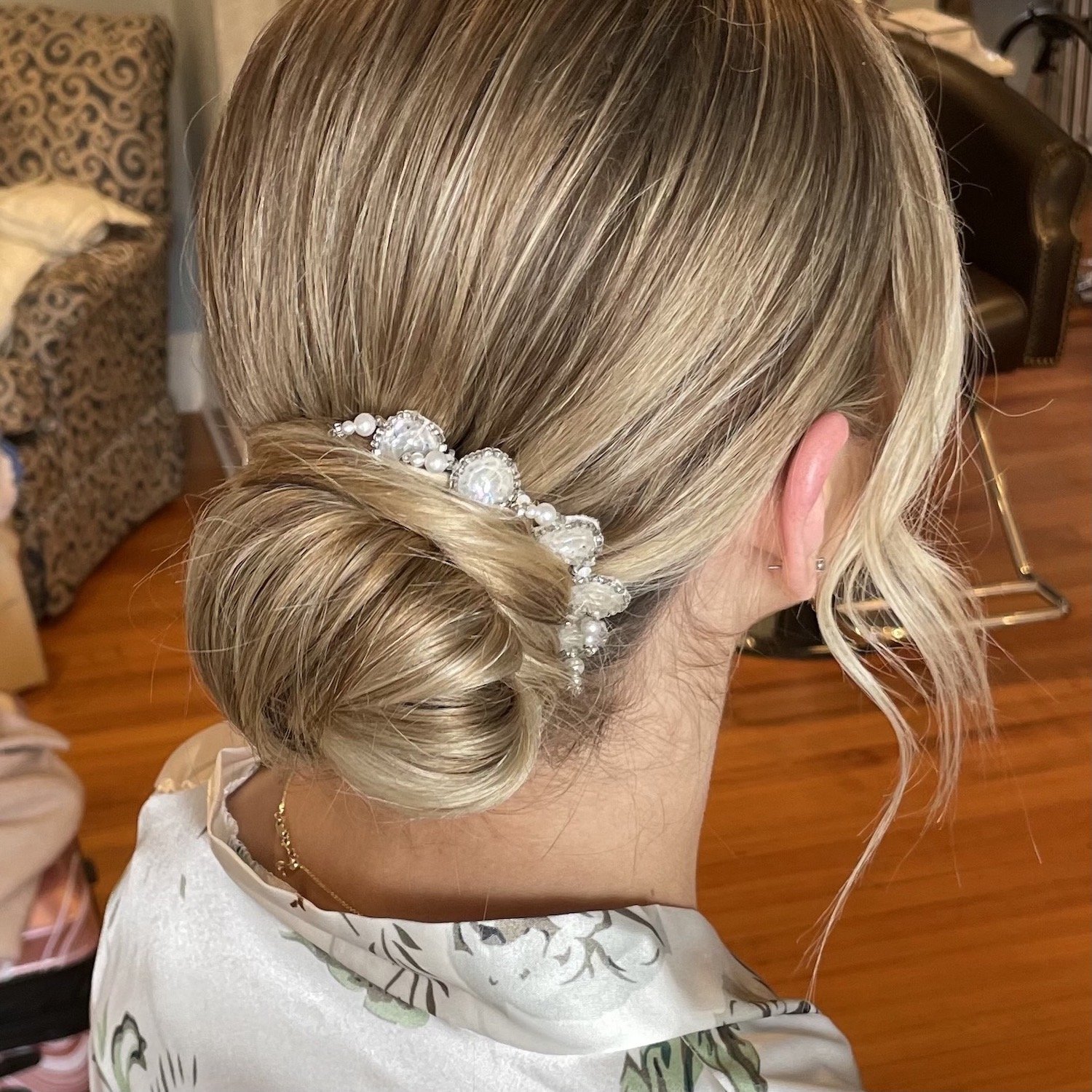 Your Guide to Stylish Mother of the Bride Hairstyles | Mother of the bride  hair, Mother of the bride hairdos, Groom hair styles