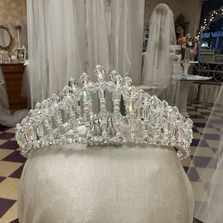 Bright and beautiful, restored 60s vintage bridal headpiece with cleaned crystals and pearls.