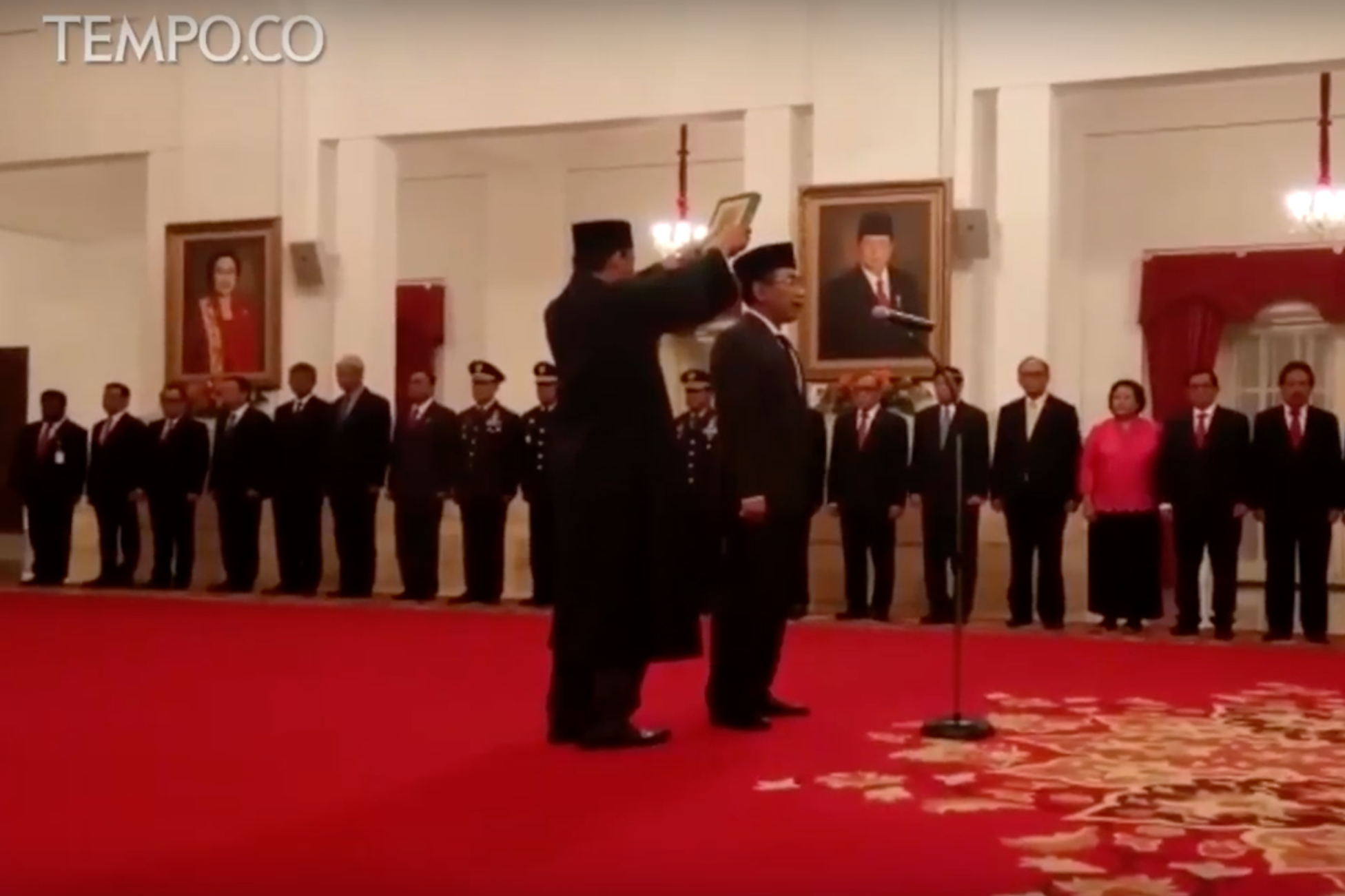 Indonesian President Joko Widodo with members of his cabinet and other Palace officials, inaugurating Kyai Haji Yahya Cholil Staquf—former spokesman of Indonesia’s fourth President H.E. KH. Abdurrahman Wahid—to the Presidential Advisory Council (Wan…