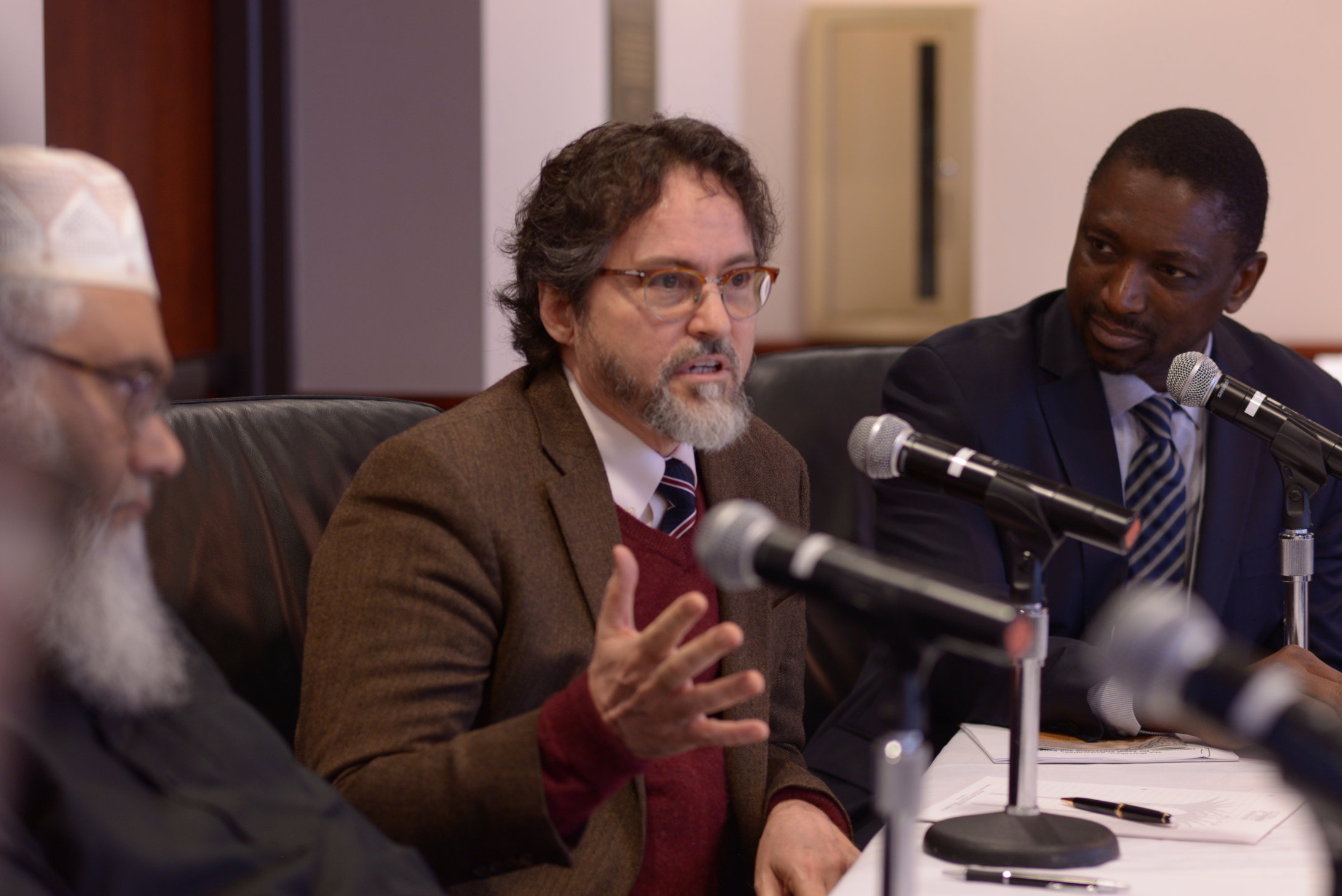 Shaykh Hamza Yusuf, president and senior faculty member of Zaytuna College in Berkeley, urges the Muslim world to open its eyes to compelling arguments, revealed both through the created world and the written word, for the compatibility of Islam and…
