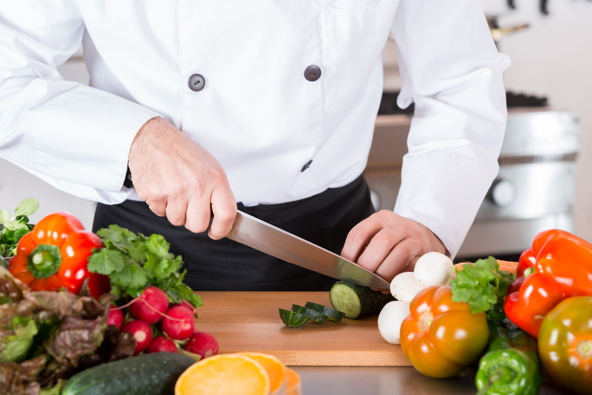 Chef-chopping-vegetables-508658042_5701x3801.jpeg