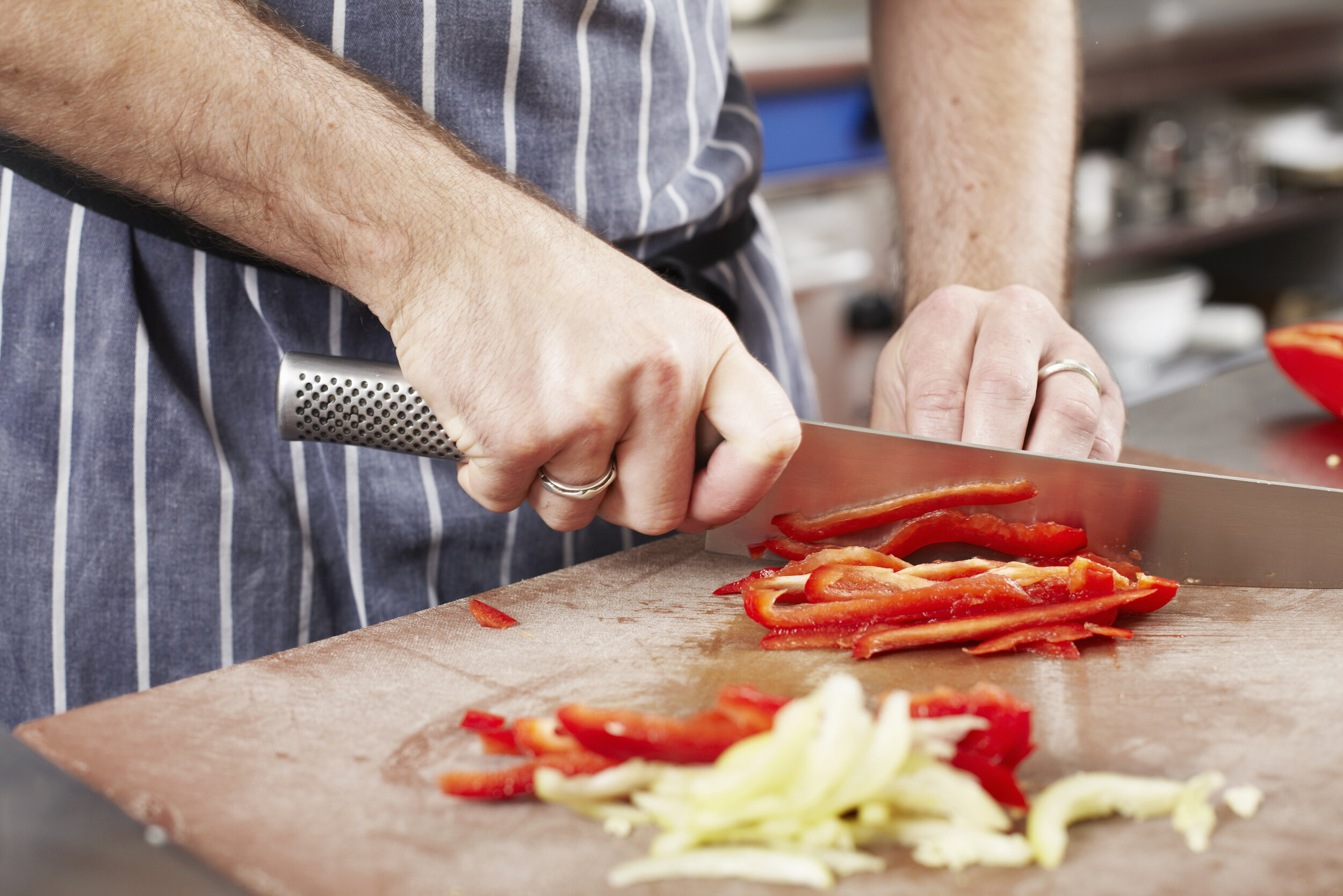 Chef-chopping-vegetables-in-kitchen-137737388_5616x3744.jpeg