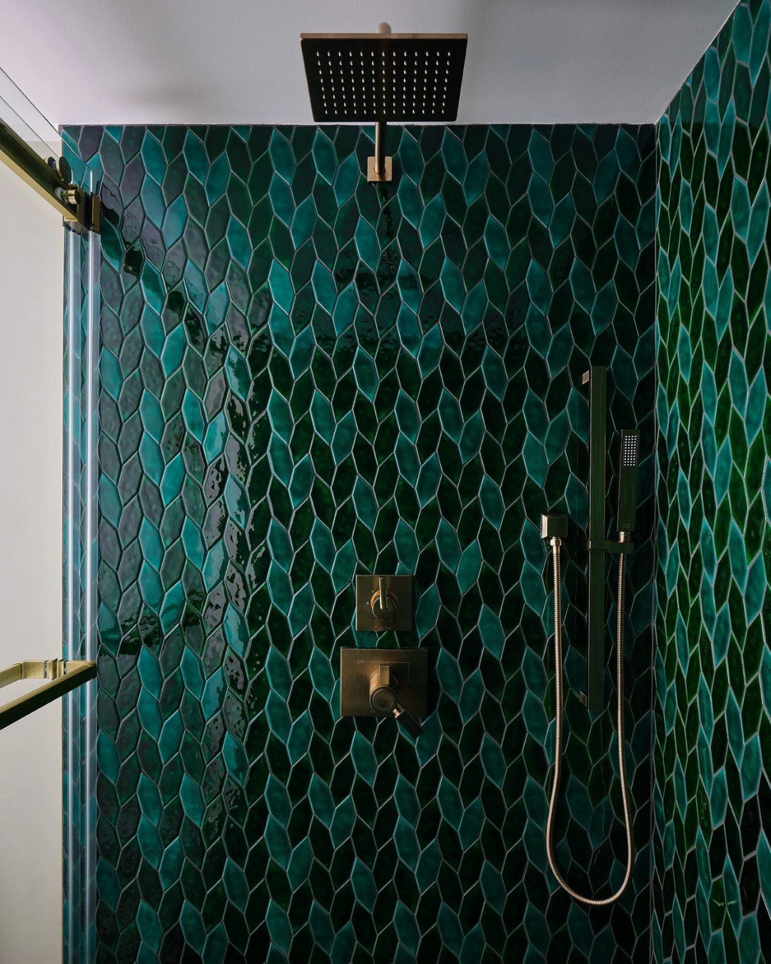 If you are drawn to this bold design theme, get in touch with us to set up a consultation for your unique space. We&rsquo;re always here to help make your dreamiest design ideas come true.

#paulainteriors #paulainteriorsproject #paulainteriorschicag