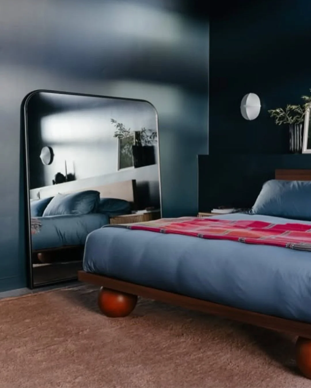 Can't find this project more inspirational! 

Design + build: @maggieandcostudio
Photo: @laceyalexander__ @laceyalexanderphoto 

#minimalism #interiordesign #homedecor #greendesign #greeninteriordesign #maximalism #inspiration  #blackandwhite