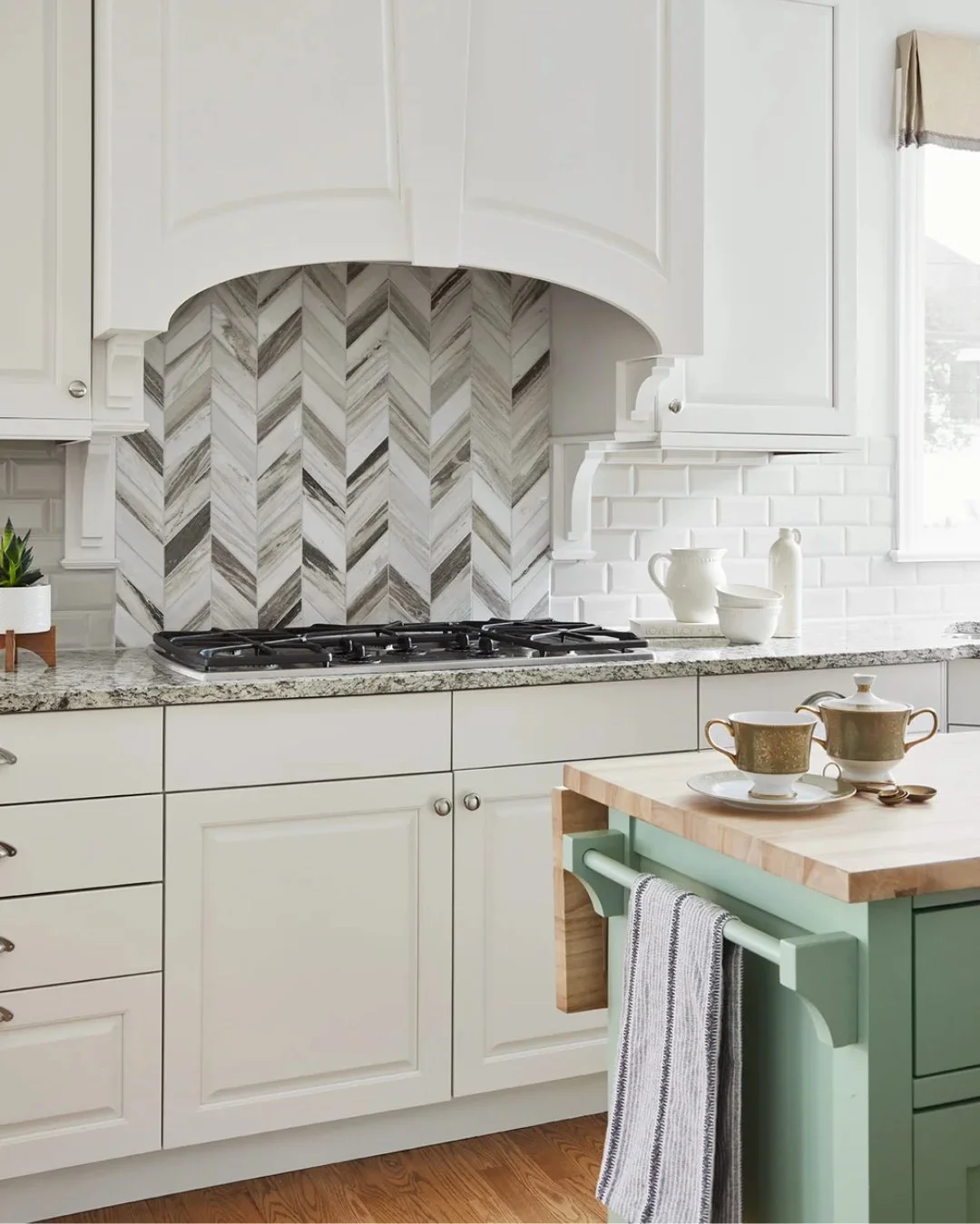 Natural light, aquamarine island: the kitchen glow you&rsquo;ve been missing. DM to start your remodel.

#minimalism #interiordesign #homedecor #bluedesign #blueinteriordesign #maximalism #inspiration  #blue #paulainteriors #paulainteriorsproject #pa