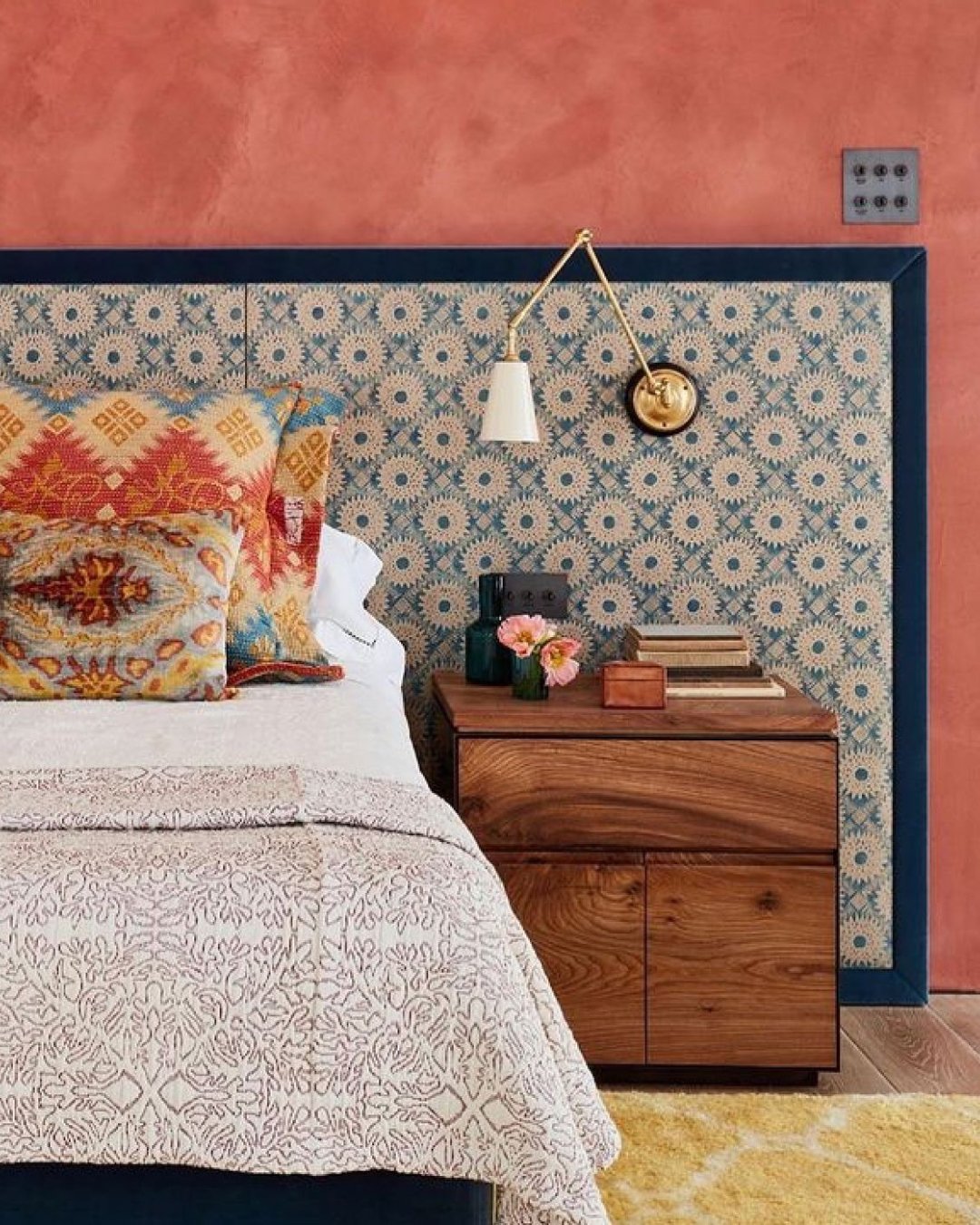 This color combo got me in love 

@pinterest
#minimalism #interiordesign #homedecor #bluedesign #blueinteriordesign #maximalism #inspiration  #coral #cream