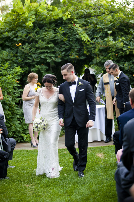 Dana-+-Mikes-retro-1940s-inspired-wedding.-Wedding-dress-Sarah-Janks-Bettina-Photo-Jac-Pfef-002-431x648.jpg