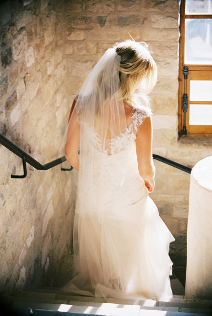 Winery-wedding-gown-Sarah-Janks-Briana-photo-Khanh-Hogland-005-434x648.jpg