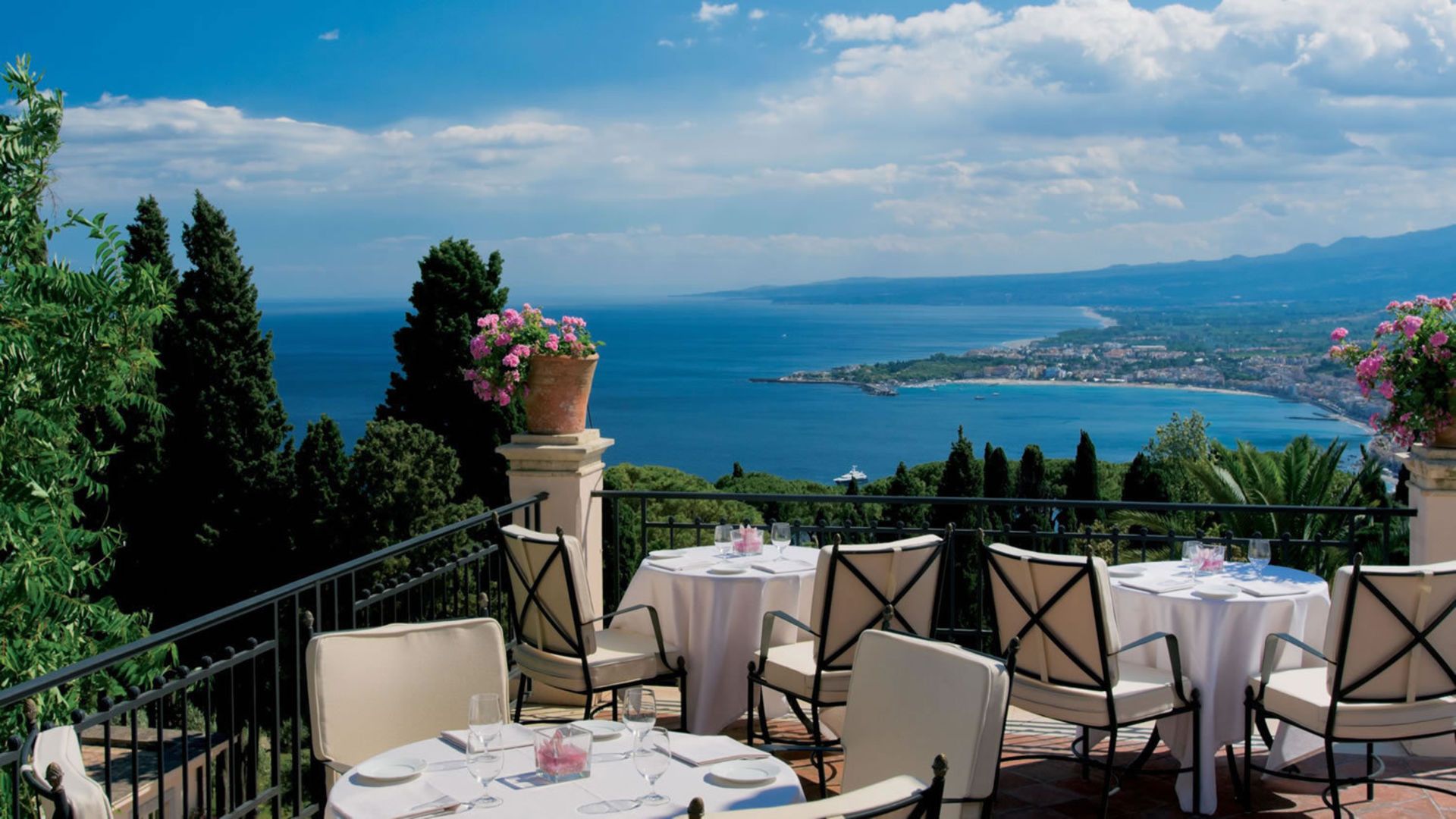 http://www.citalia.com/holidays/italy/sicily-and-the-aeolian-islands/taormina/hotels/belmond-grand-hotel-timeo