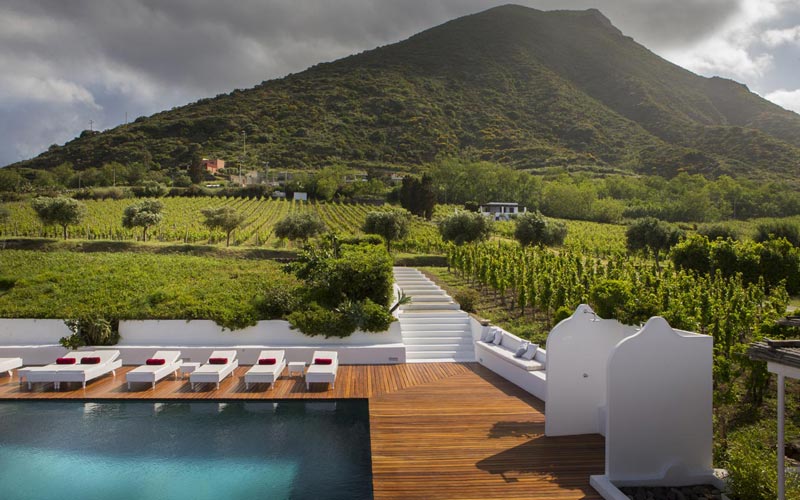 http://www.italytraveller.com/en/z/capofaro-malvasia-resort