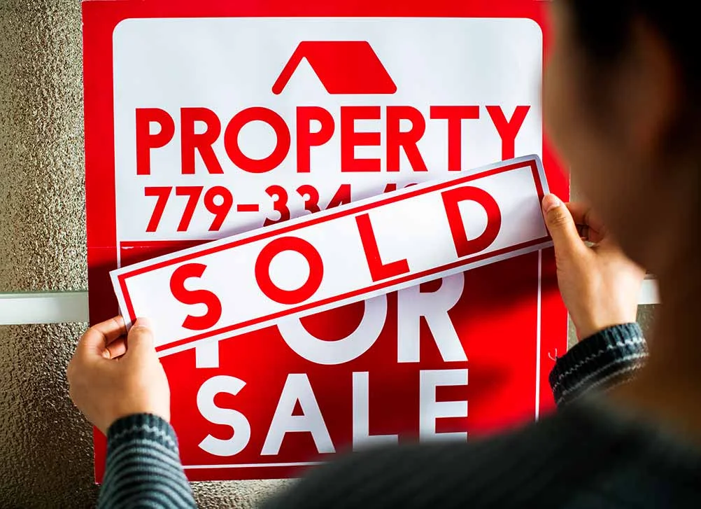 man-sold-the-house-PEH43TF.jpg