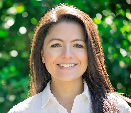 LinaHeadshotCropped.jpg