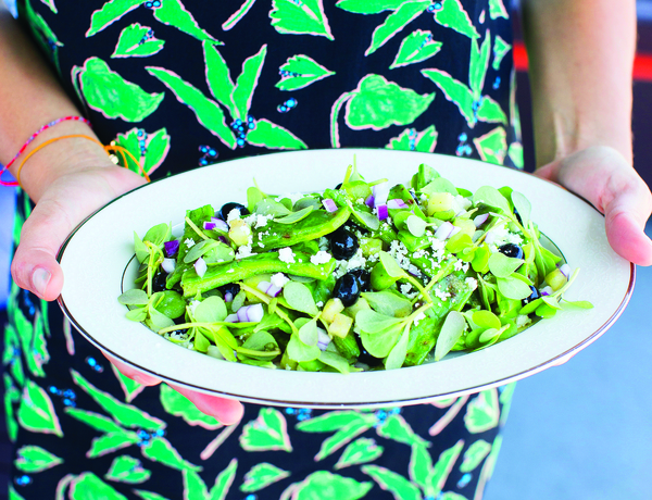 Ensalada de nopalitos con quelites (Fresh cactus salad with field greens)