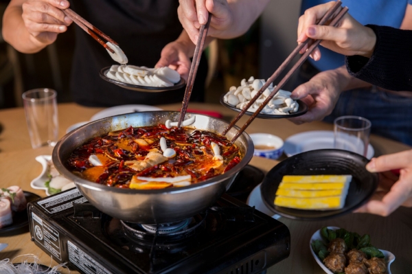 The Changs spend their Thanksgiving holiday with a morning spent skiing and a family hot pot in the evening.
