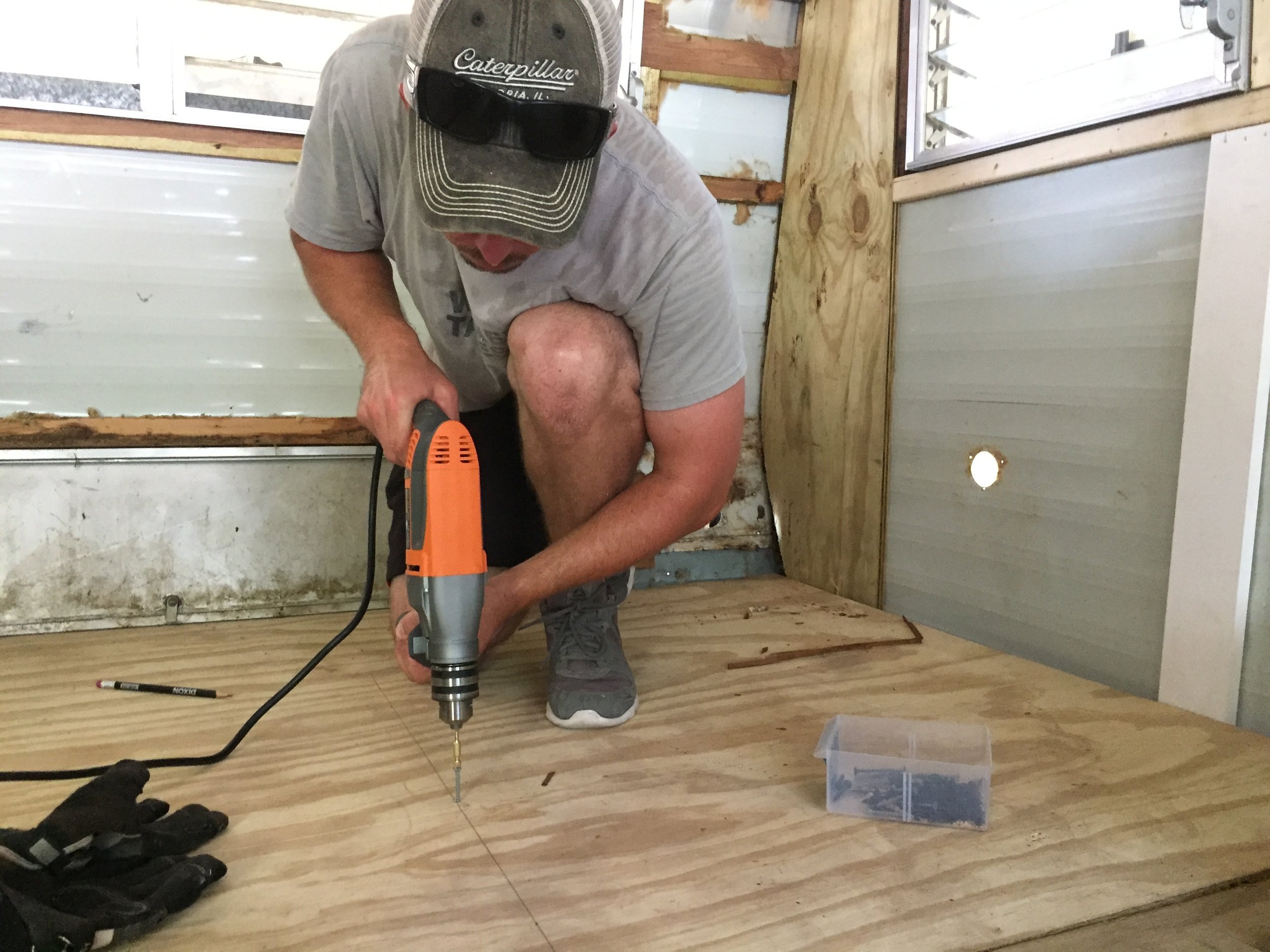 Plywood subfloor install