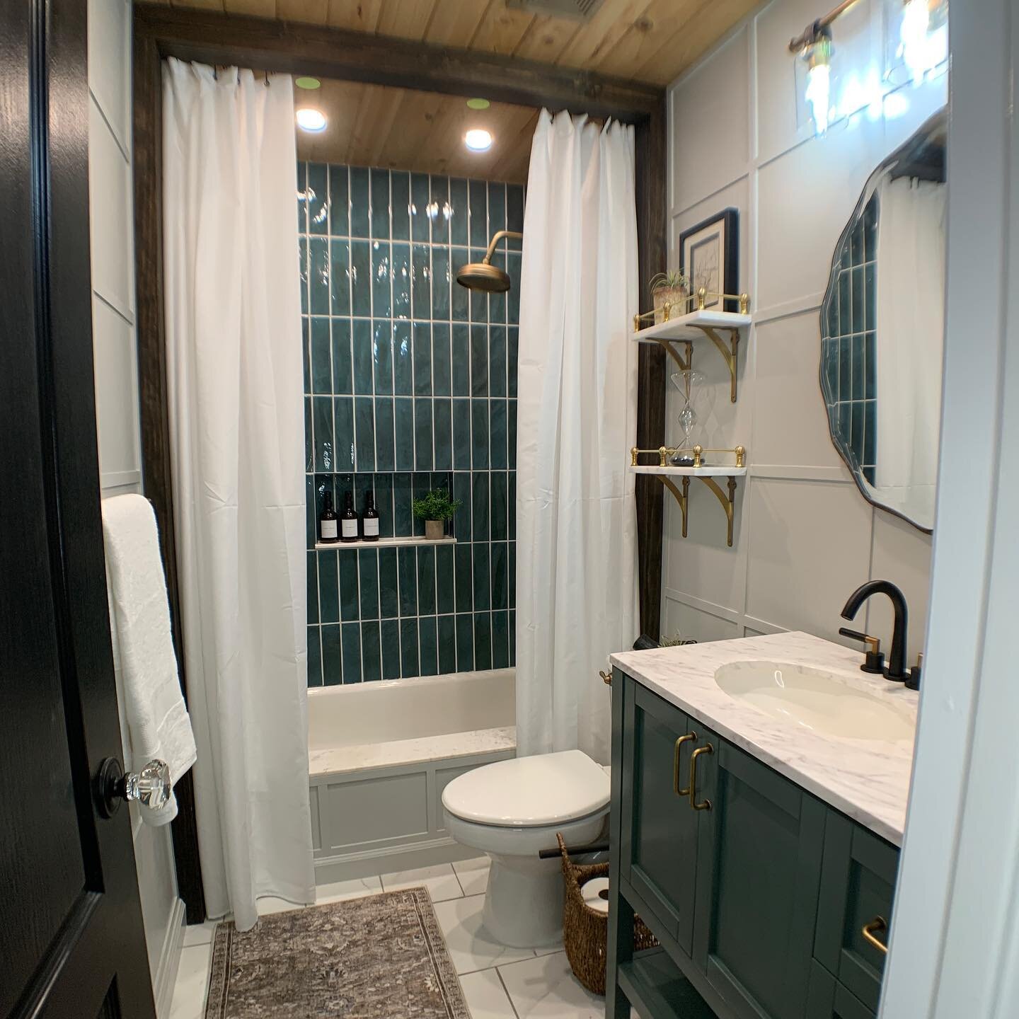 Which shower transformation is your favorite?

In honor of #flashbackfriday, we&rsquo;ve put together some of the favorite showers we&rsquo;ve designed and built over the years, starting with our newly-renovated guest bathroom, done for our first-eve