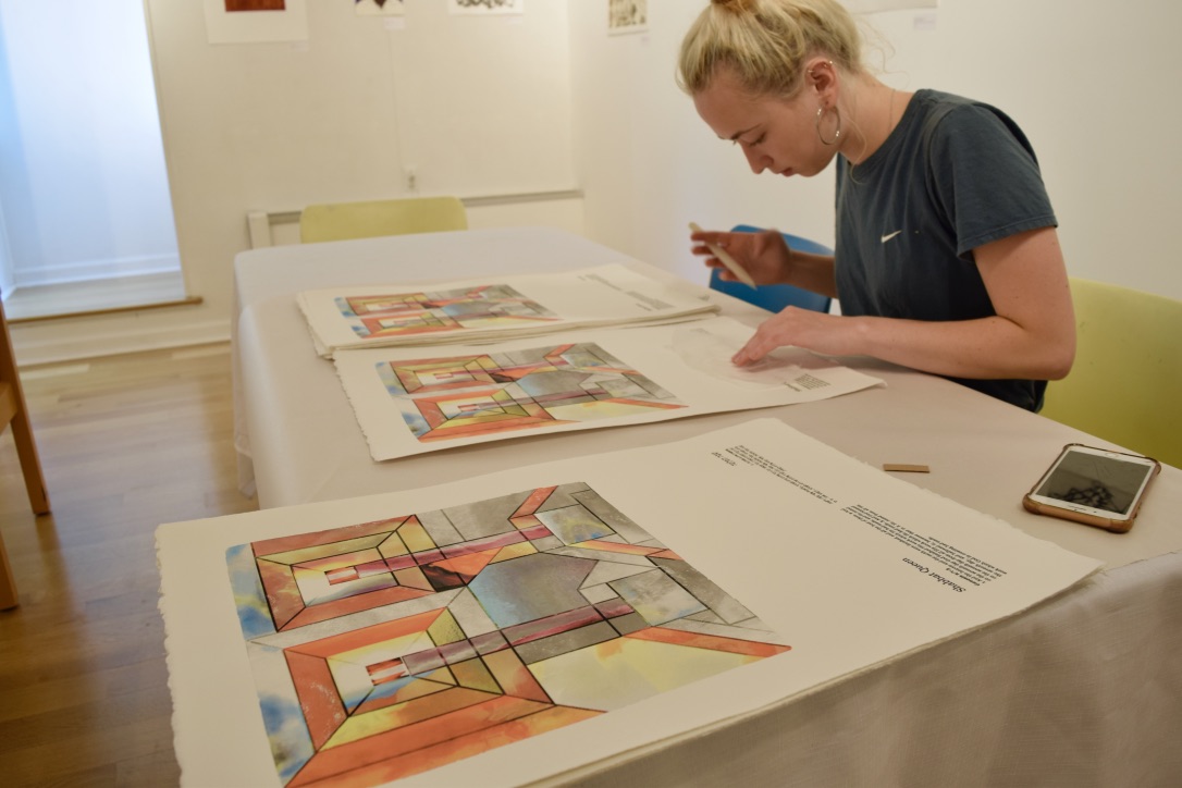 Intern Andriana Levytsky curates Shabbat Queen , one in a series of 12 screen prints commissioned by the Gottesman RTW Academy.