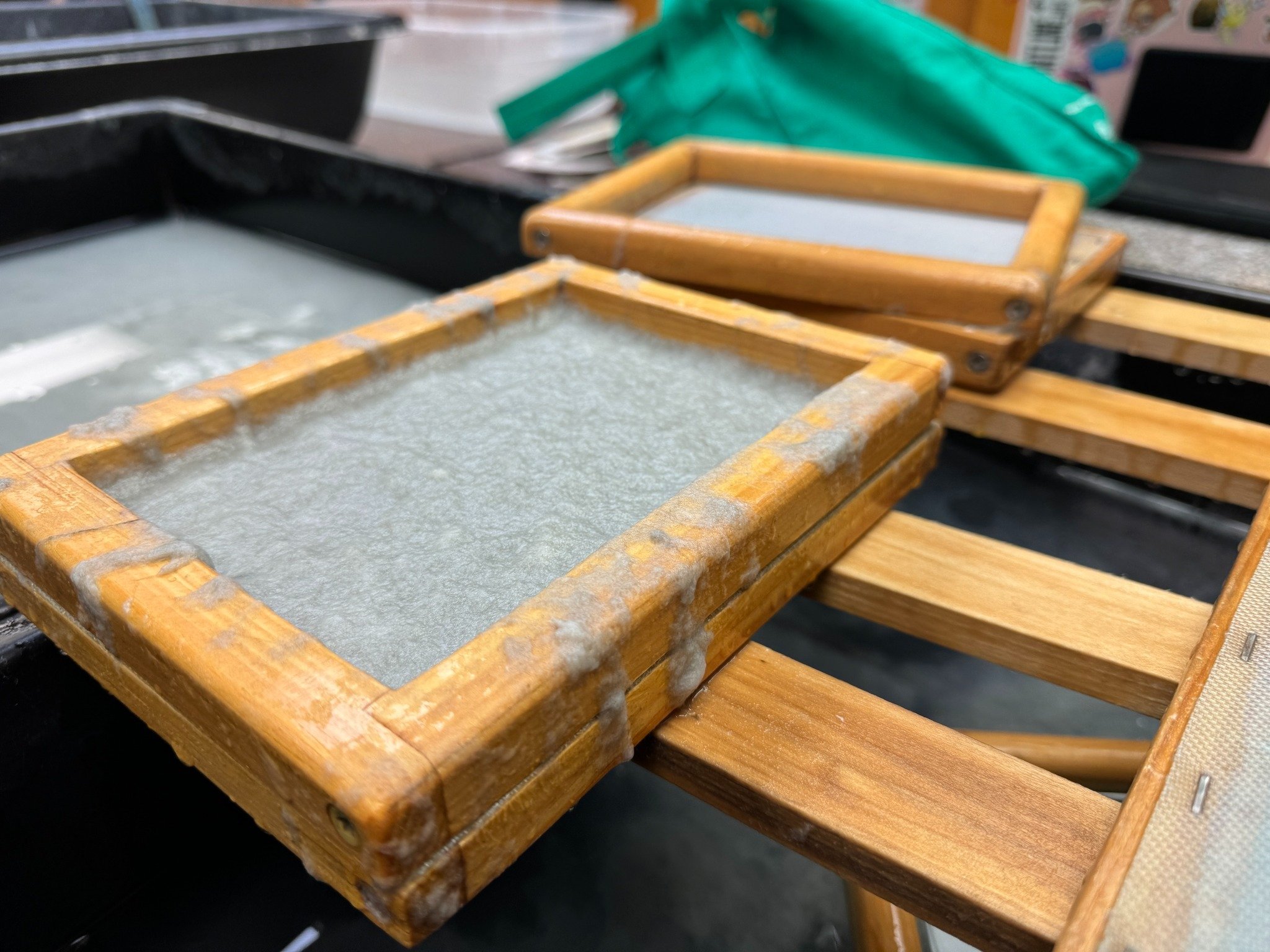 Yesterday we were busy making paper for a bulk order! It is always fun to pull some 5x7s.

#frontlinearts #frontlinepaper #papermaking #handmadepaper