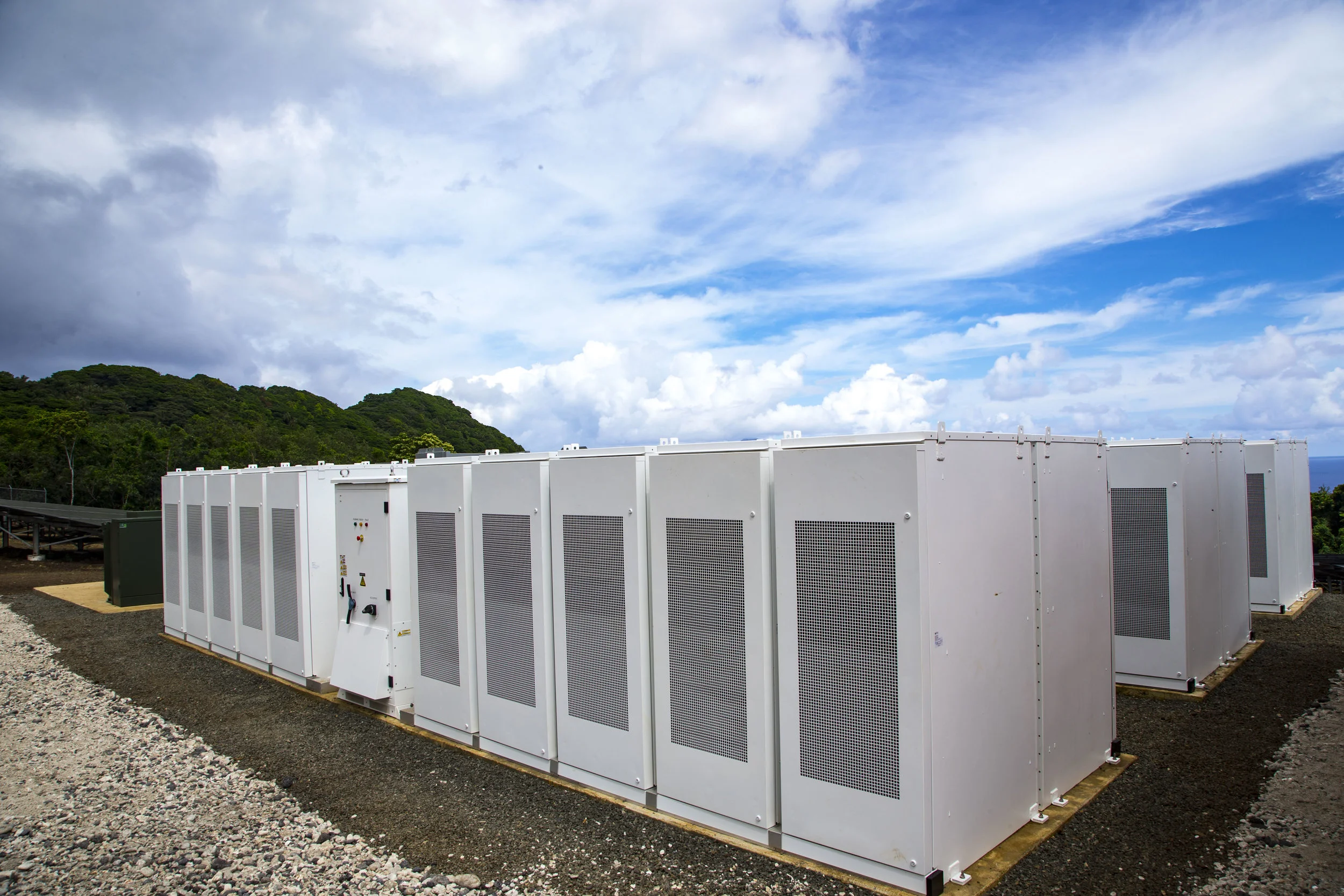 Image courtesy of Tesla showing their large battery array