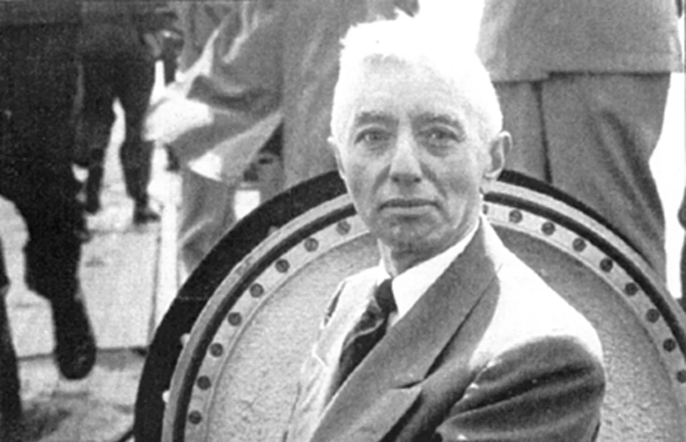 Hyman_Rickover_inspecting_USS_Nautilus small.jpg