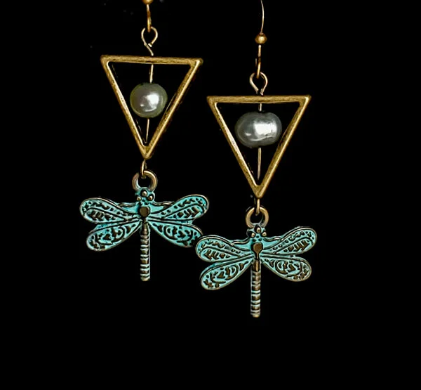 water drop above dragonfly.jpg