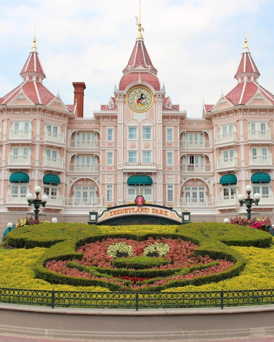 🇫🇷✨ Did you know People Mover Travel can help you plan a Disneyland Paris vacation?
Because yes&mdash;your favorite Disney magic exists on the other side of the Atlantic too! 🏰🥐

From strolling through Sleeping Beauty Castle (with a dragon in the