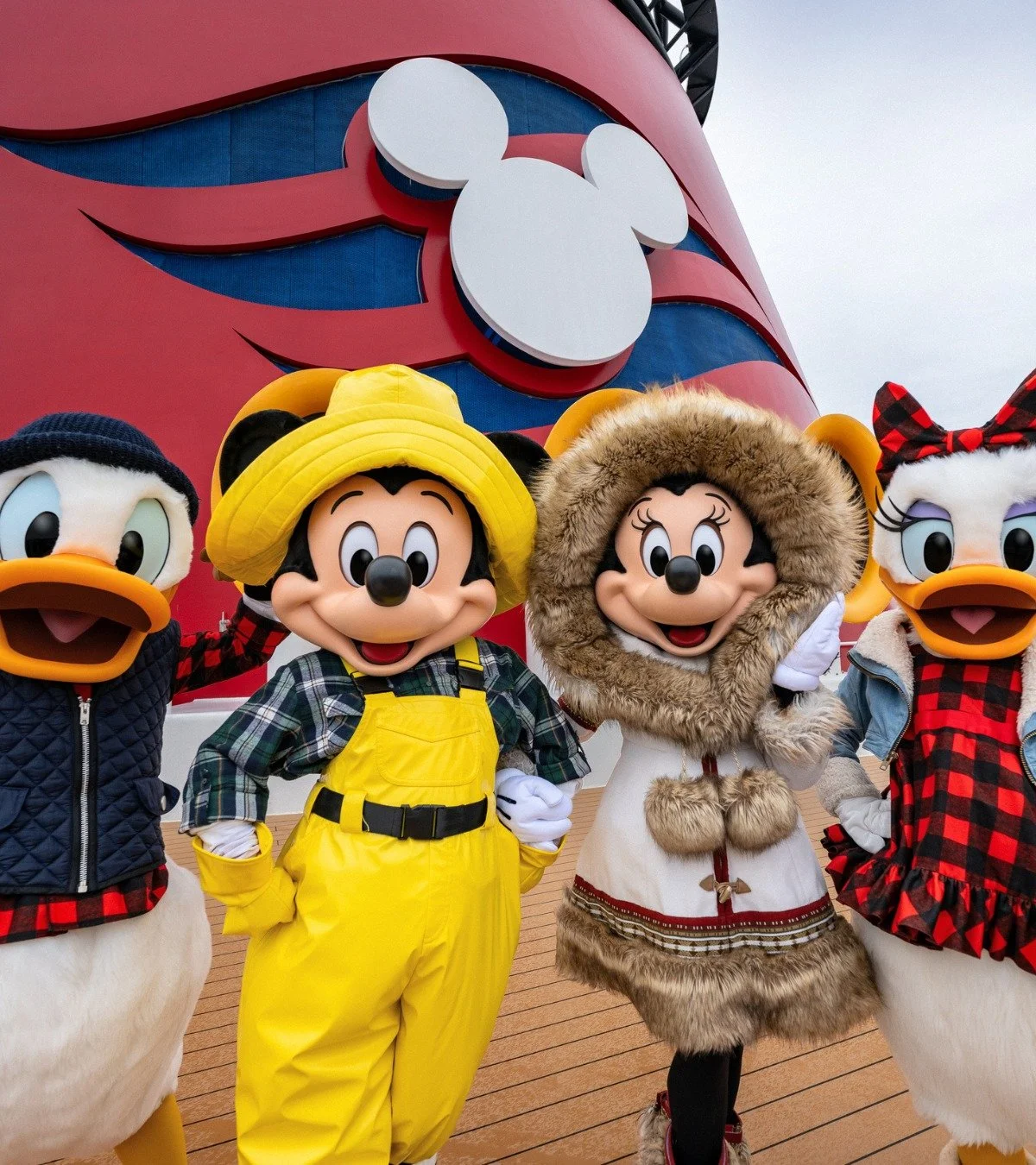 🗻✨ Adventure Awaits in Alaska with Disney Cruise Line! ✨🚢
Set sail through the rugged beauty of Alaska — where Disney magic meets majestic glaciers, charming coastal towns, and breathtaking wildlife! 🐋❄️
From whale watching and glacier spo