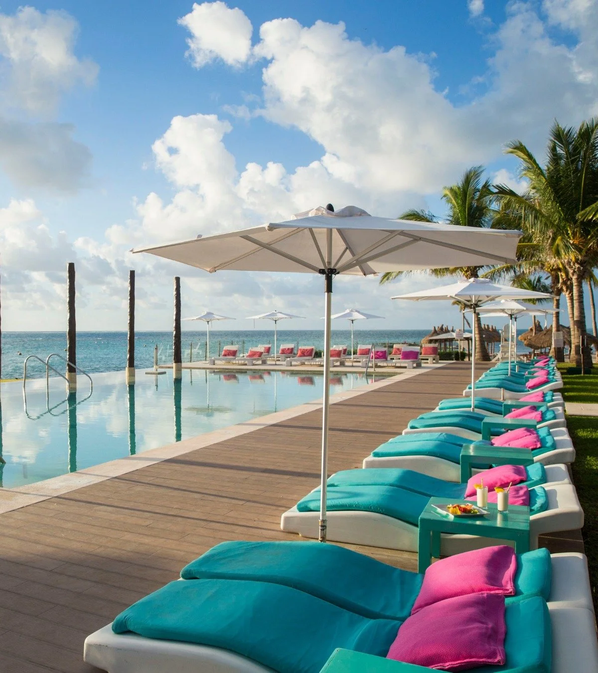 ☀️✨ POV: You&rsquo;ve officially entered your all-inclusive era&hellip; and it looks a lot like Club Med Canc&uacute;n.

This resort is pure paradise &mdash; turquoise water, white-sand beaches, incredible dining, fun daily activities, and those pict