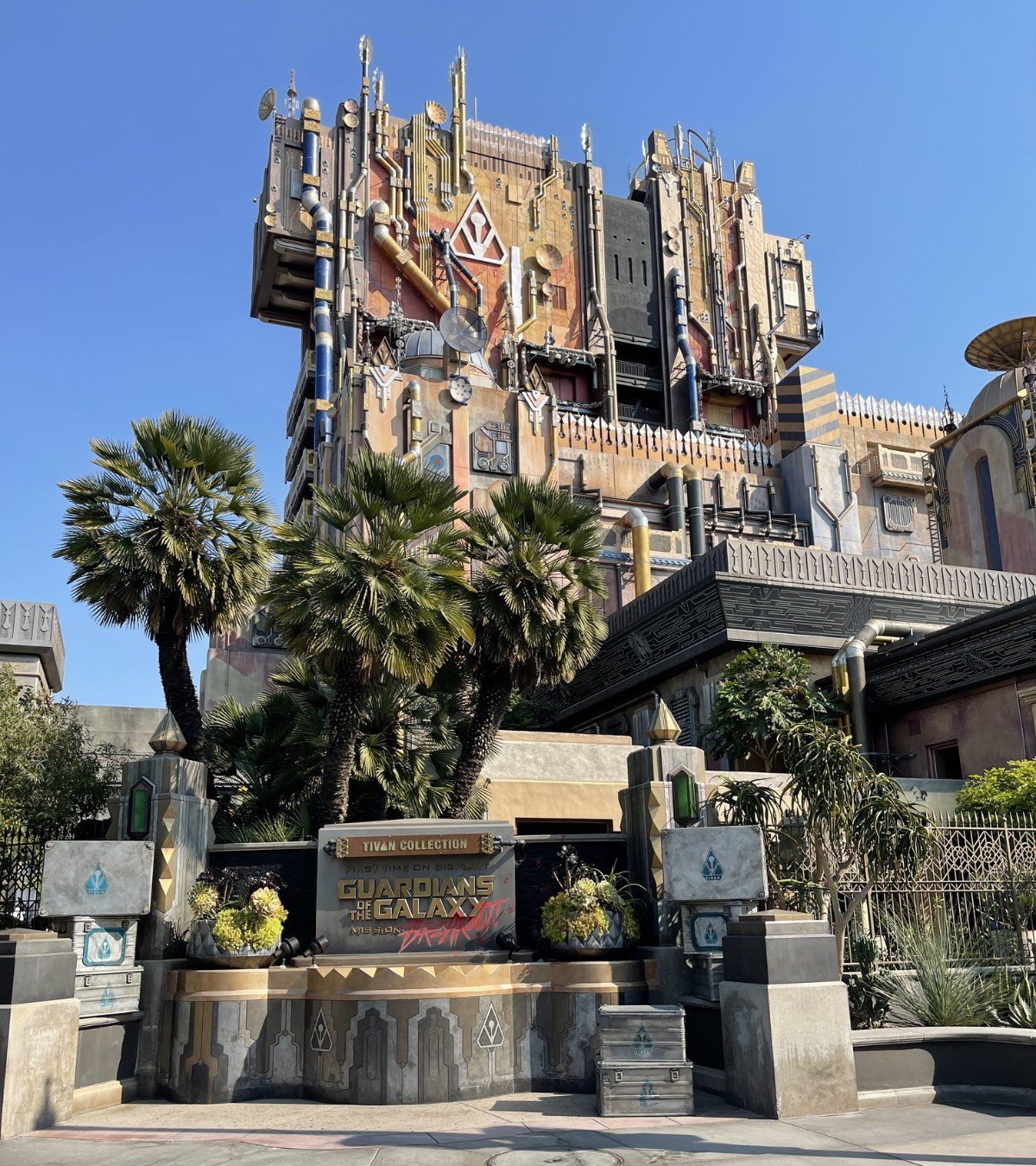 We have to know&hellip; 🎧📼🚀✨

Do you prefer Guardians of the Galaxy &ndash; Mission: BREAKOUT! &mdash; or are you still loyal to the classic The Twilight Zone Tower of Terror?

Tell us in the comments &mdash; Guardians or Tower?!

Thinking about a