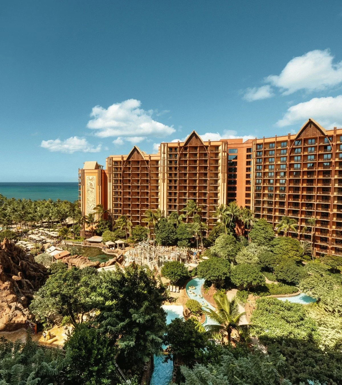 Paradise is calling&hellip; 🌺☀️

A new special offer just dropped for Aulani, A Disney Resort &amp; Spa&mdash;Disney&rsquo;s tropical escape on the shores of Hawaiʻi.

Here&rsquo;s the deal:
✨ Save up to 25% on select rooms (including Ocean View &am