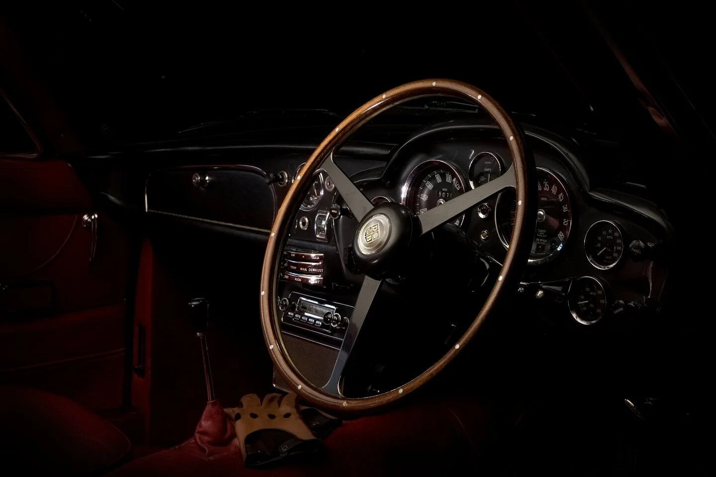 AM Vantage DB6 Details~2.JPG