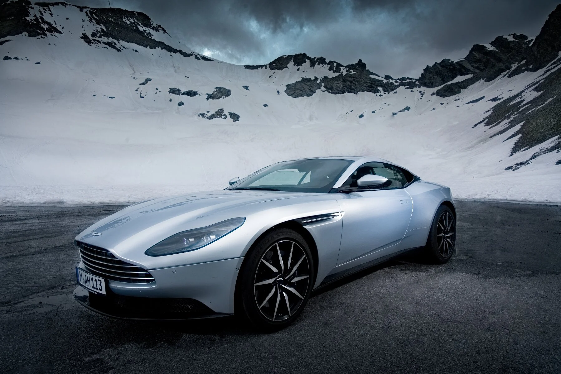 AM Vantage DB6 Details.JPG