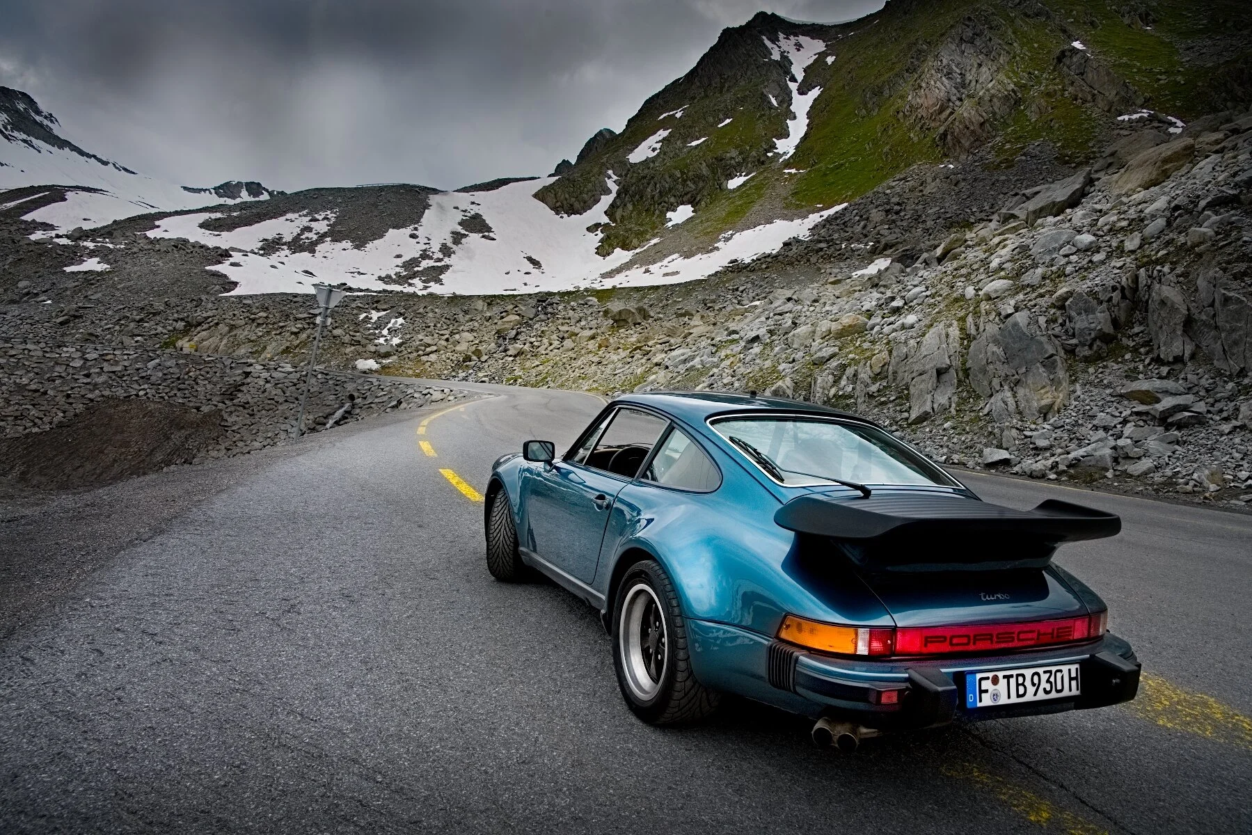 AM Vantage DB6 Details~2.JPG