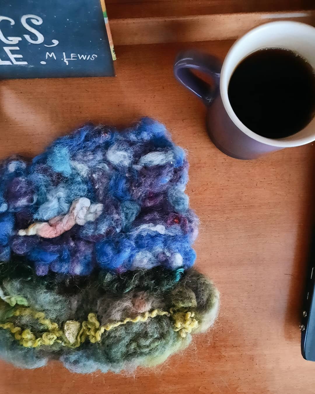 It's been quite a while since posting to the grid and a lot has changed this past year! New desk, new home, new seasons, new work. And then not so much has changed like my love for creating art, reading and drinking coffee ☕ 🍂

#needlefelt #needlecr