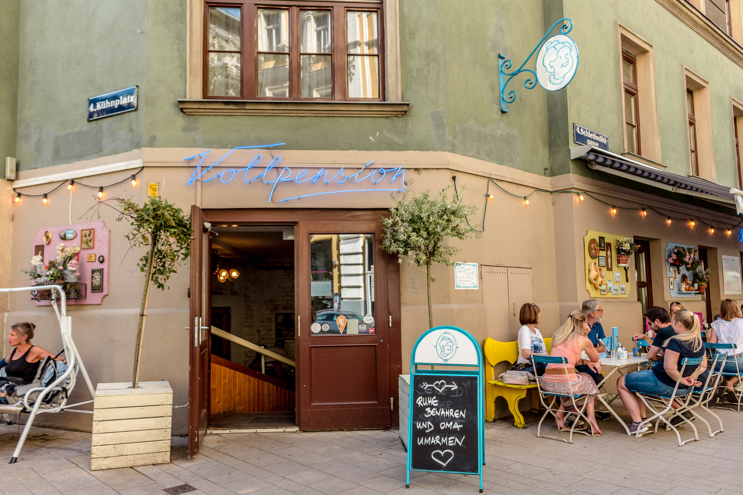 Vollpension cafe Vienna, Austria
