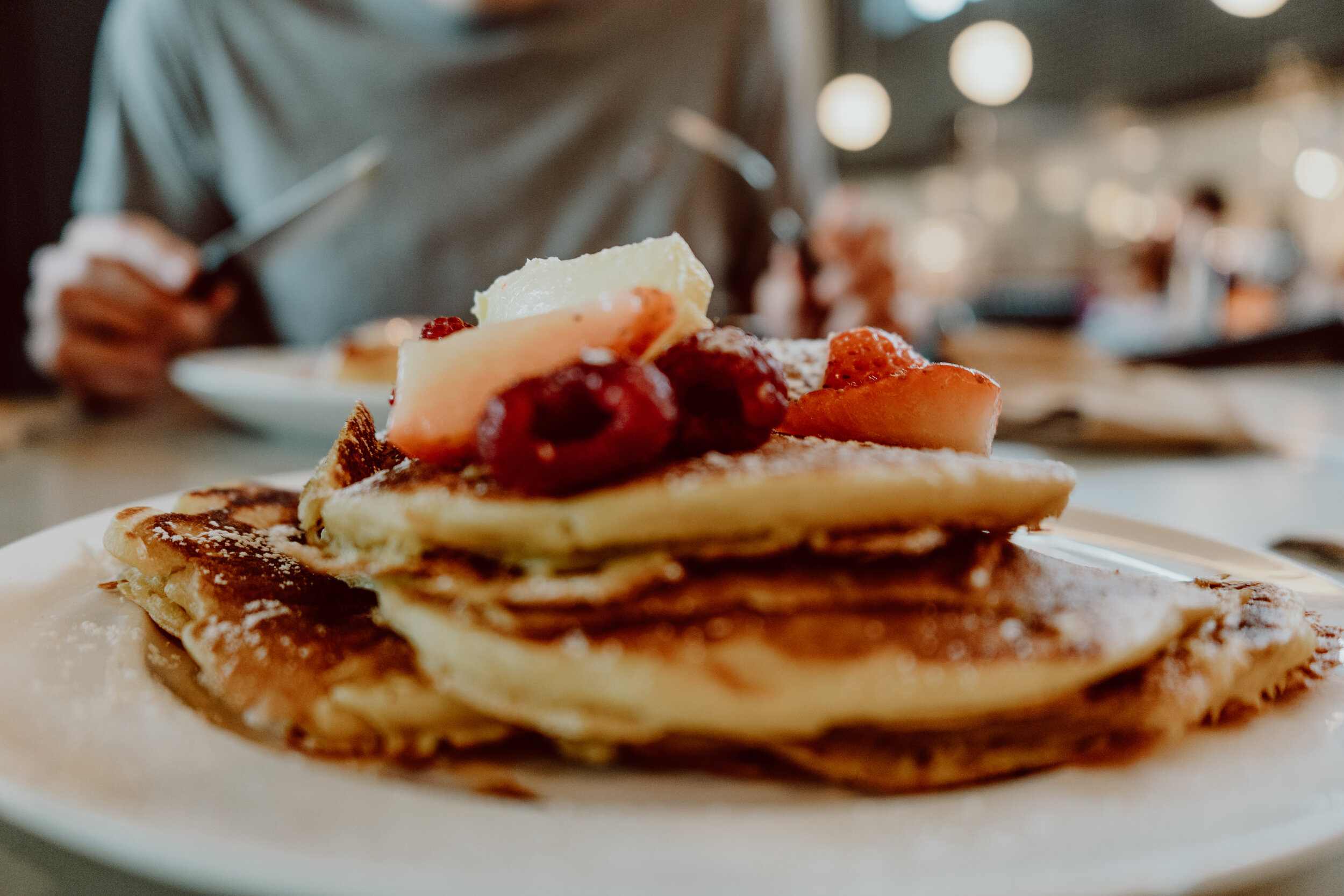 Mollies Motel Oxfordshire breakfast pancakes