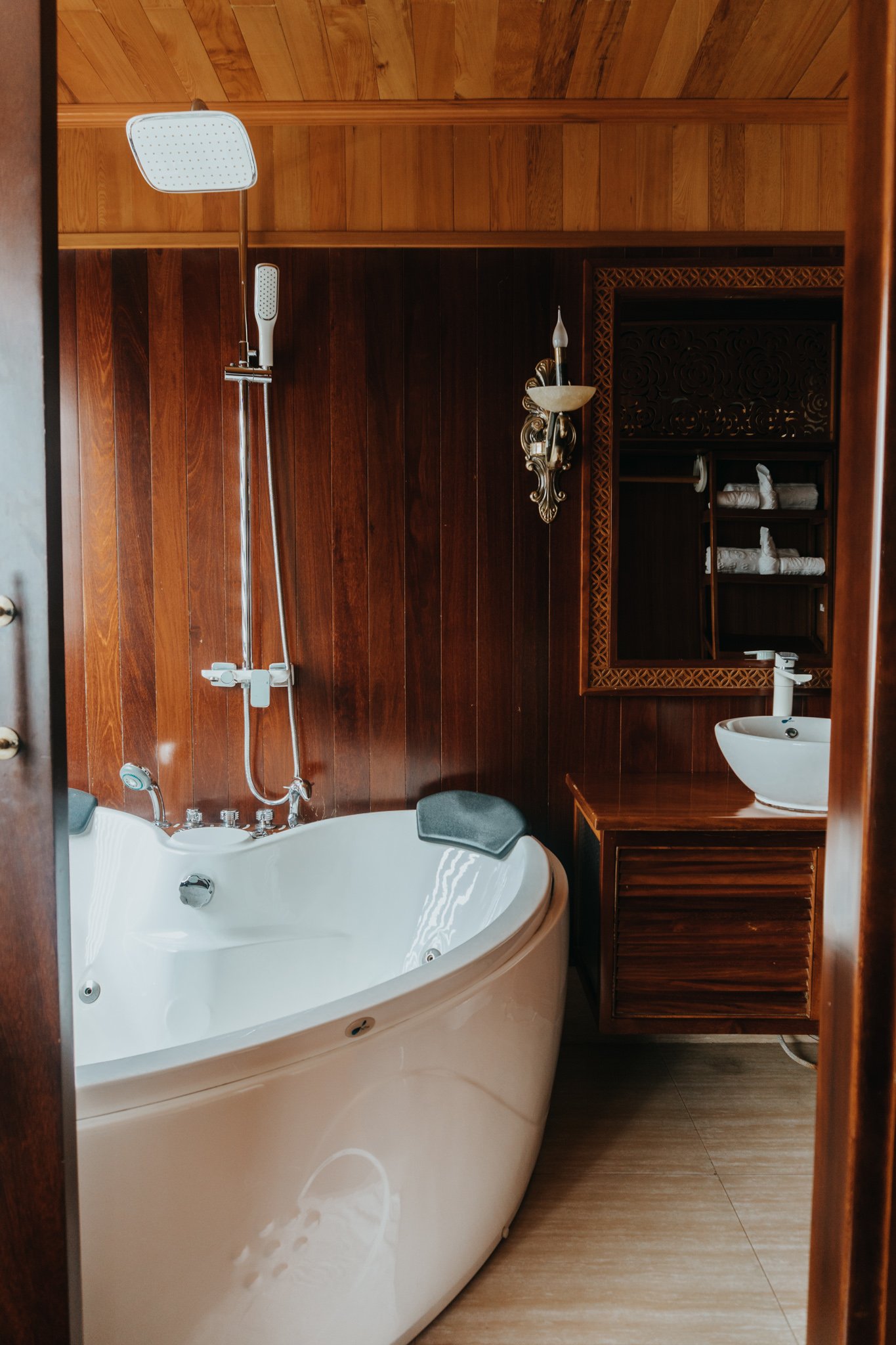 The bathtub on the Hal Long Bay cruise