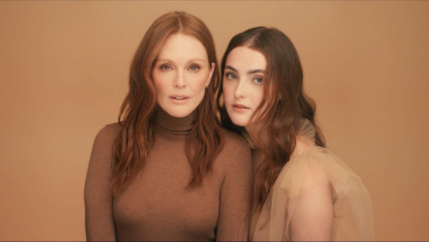@juliannemoore and her lovely daughter Liv ,for @hourglasscosmetics Another great collaboration with my friend , the great  @markseliger Julie  is as kind and beautiful as they come. @boomboomlevy @eric_hora @veefeldsztein @yostamaphone @joebelack @a